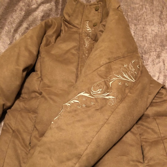 Beautiful Cabela’s Goose Down Winter Coat - Picture 3 of 7